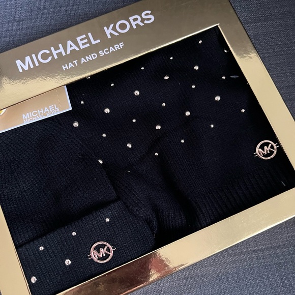 NWT MICHAEL KORS HAT & SCARF SHAWL GIFT SAT IN A BOX - Picture 1 of 5